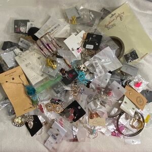 53 oz Costume Jewelry Lot Earrings Necklaces Bracelets Rhinestone  Mix READ